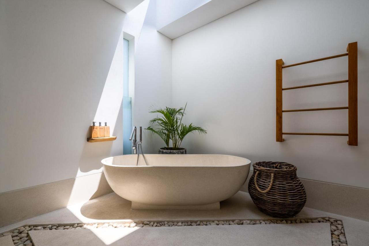 Flores Villa By Betterplace Canggu Екстериор снимка